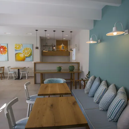 Preka Maria Apartmanhotel Kamári